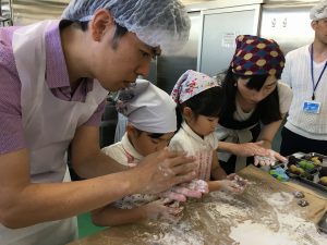 老舗での和菓子作りと甘味処体験