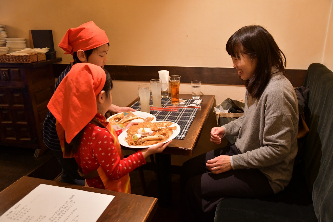 南欧カフェで子どもお仕事体験