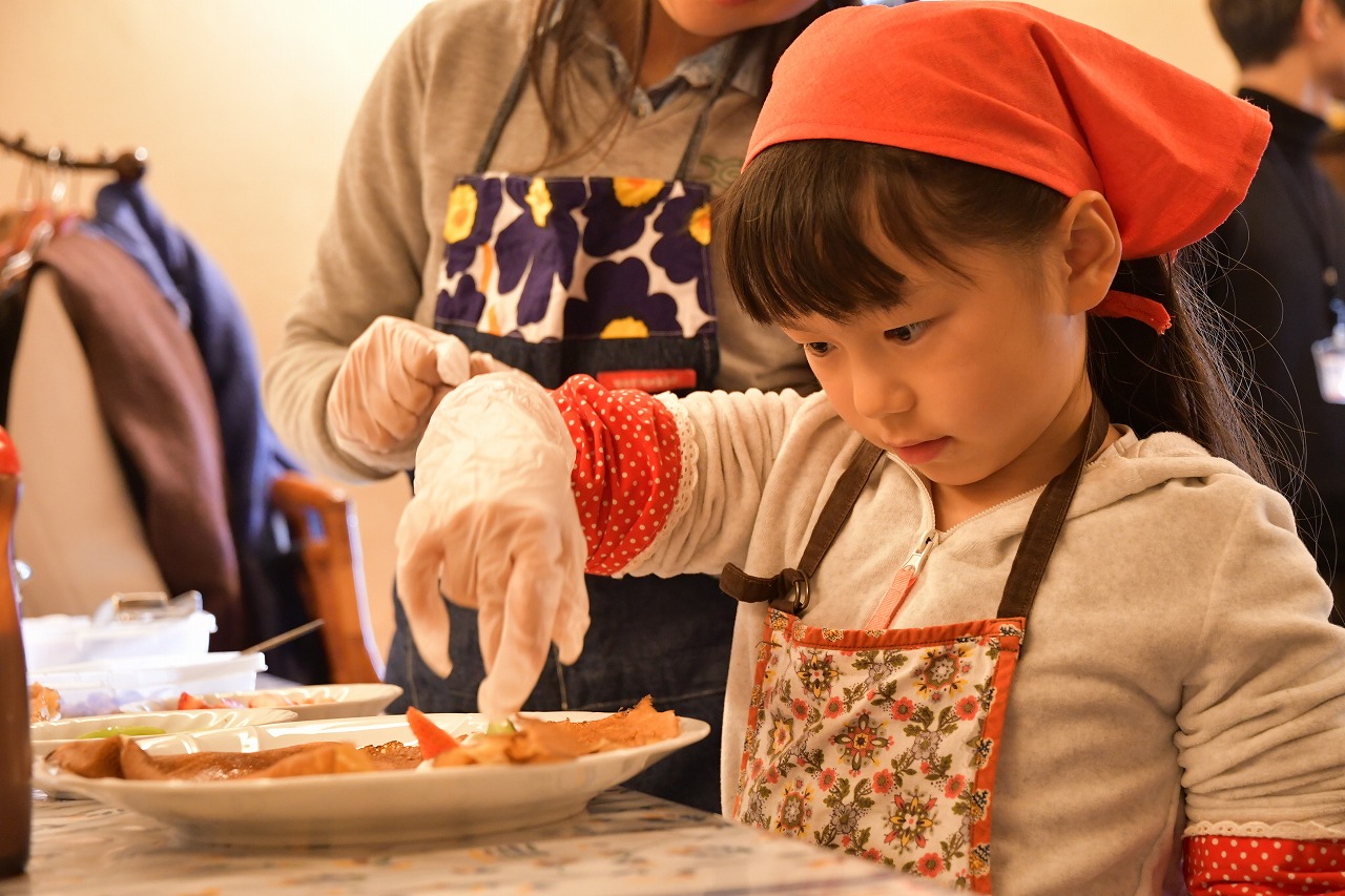 南欧カフェで子どもお仕事体験