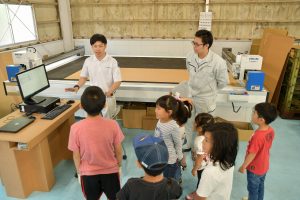 一宮のダンボール工場で子どもお仕事体験