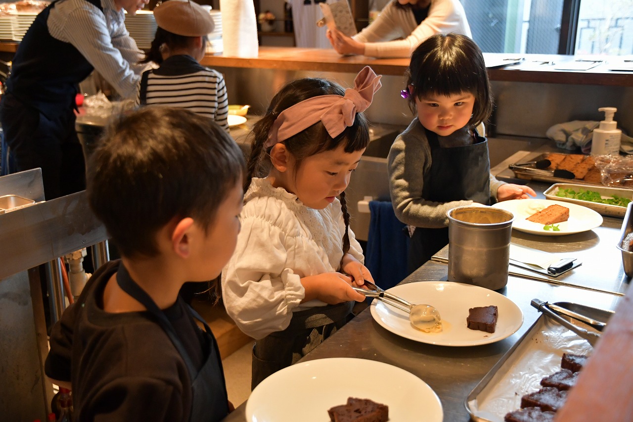 星ヶ丘のカフェで子どもお仕事体験