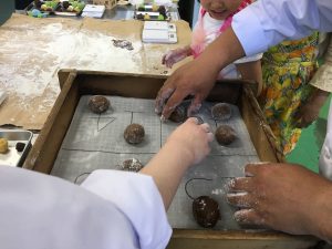 老舗での和菓子作りと甘味処体験